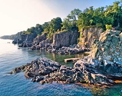 Küste Bornholms – Klippen und Sandstrände